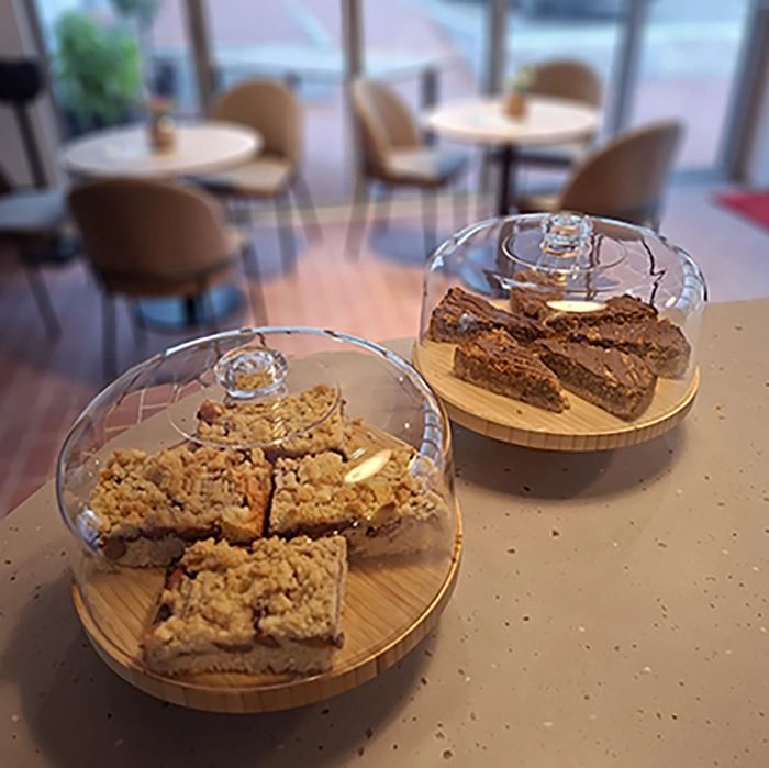 Cafe Lebensgfui Mammendorf Leckerer Kaffee, Bild des Gastraum, selbstgebackene Kuchen